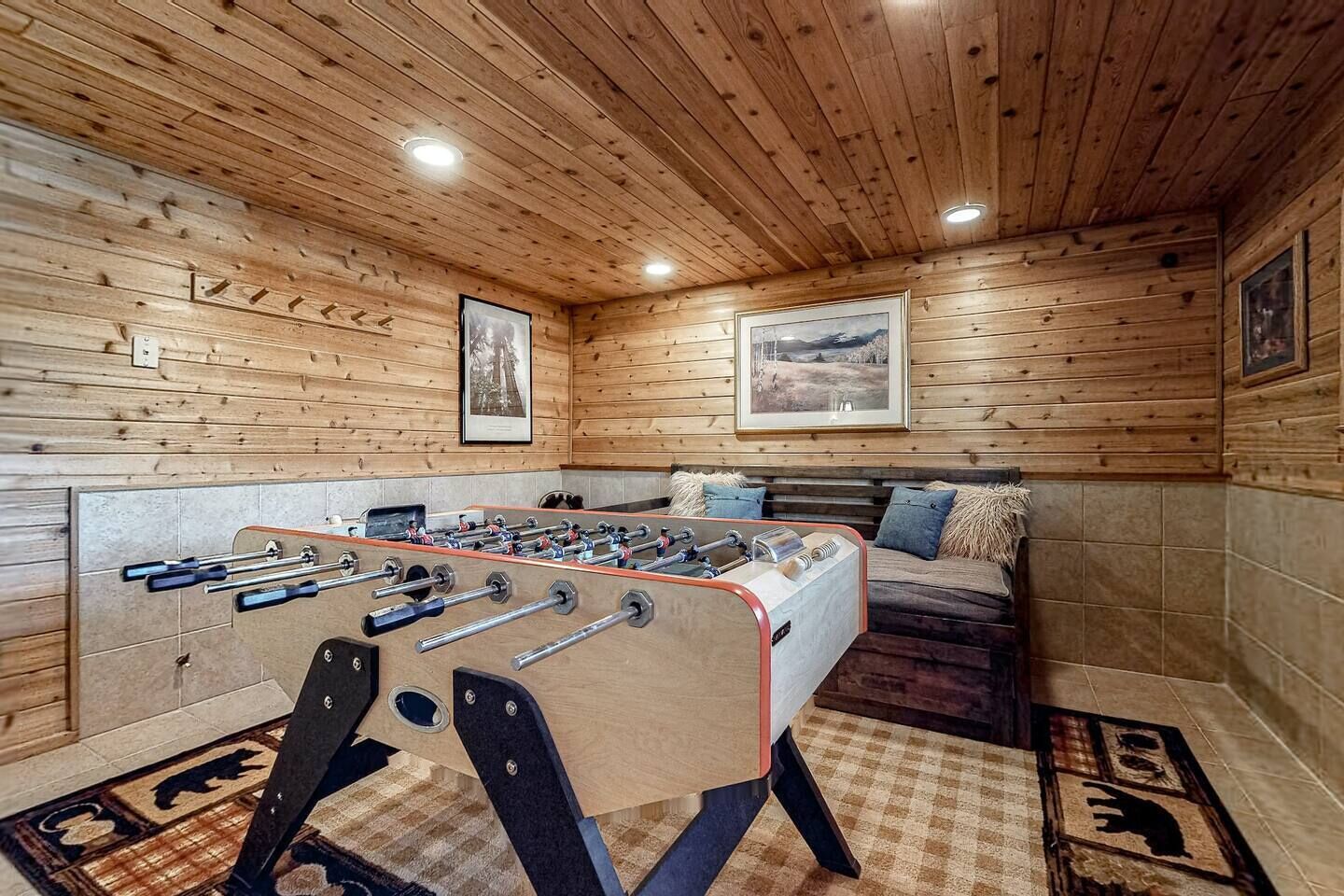 Summer retreat! Close to Town Center and Big Sky Resort! Pool, Hot Tub & Sauna!