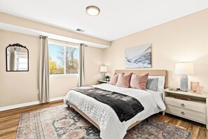 1 غرفة نوم ومكواة/لوح كي وواي فاي مجانًا وملاءات أسرّة