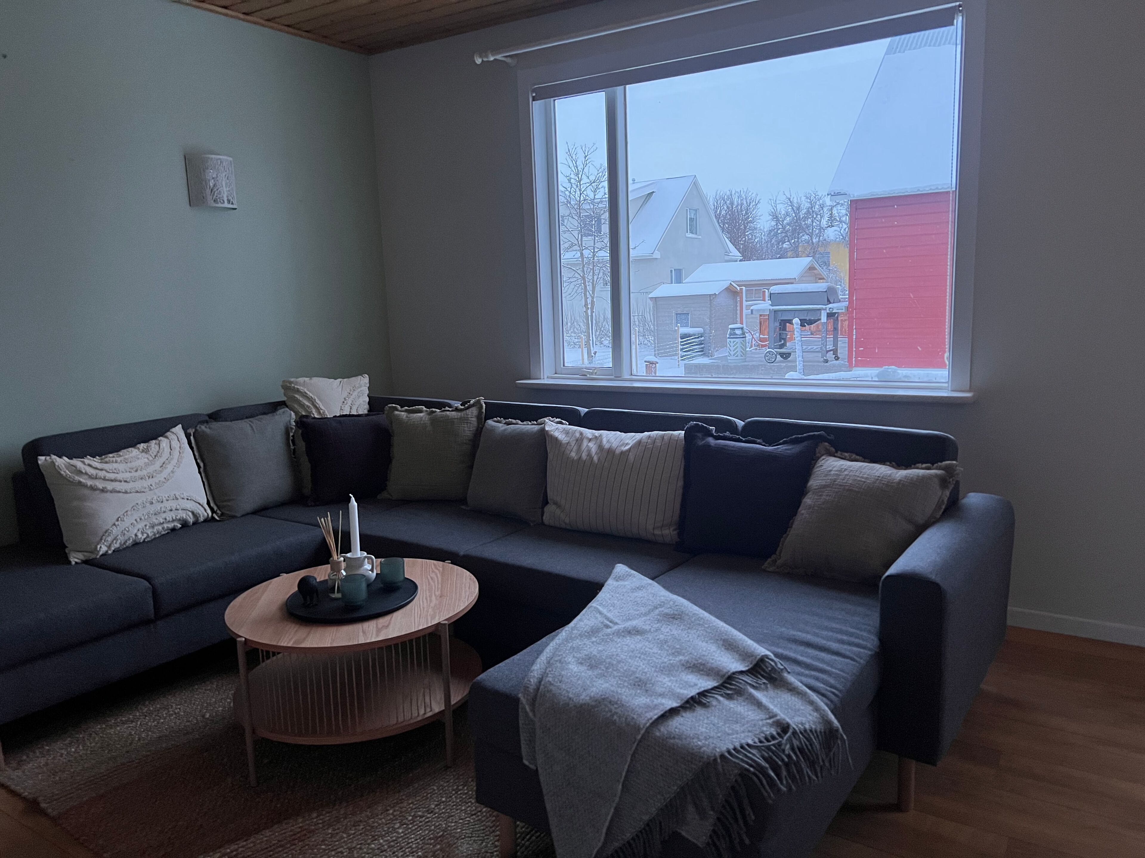 슈피리어 아파트 | 거실 공간 | 평면 TV