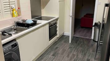 Kühlschrank, Mikrowelle, Ofen, Toaster