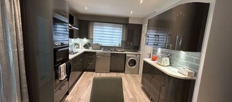 Spacious House To Accommodate 6