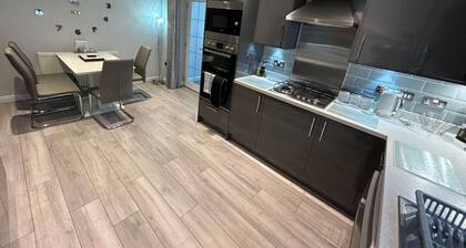 Spacious House To Accommodate 6