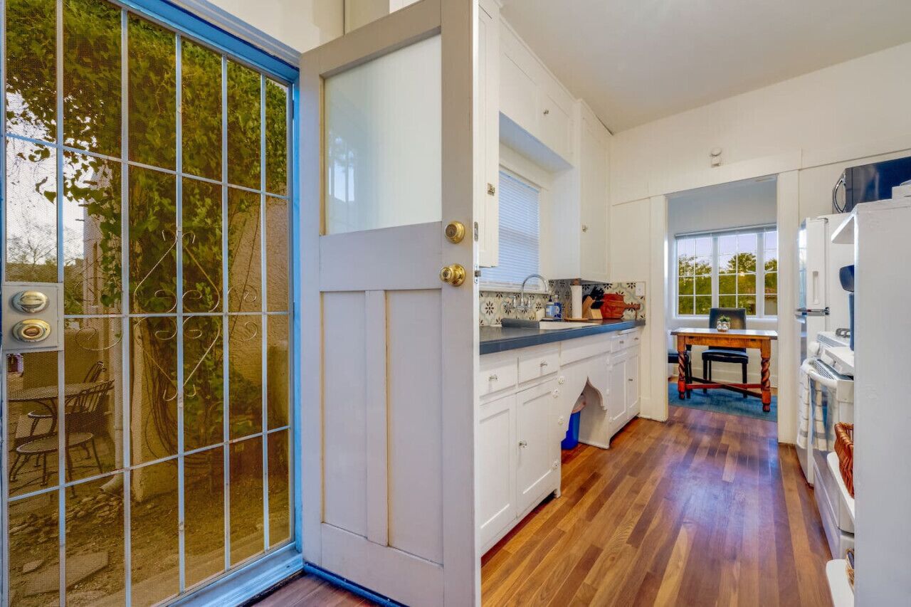 雪櫃、微波爐、焗爐、爐具