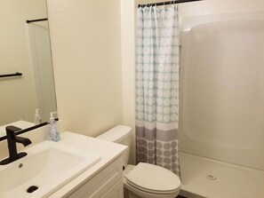 Hair dryer, towels, soap, shampoo - Private Guest Suite (Visalia)