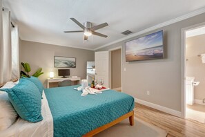 5 bedrooms, desk, iron/ironing board, travel crib