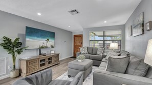 Smart-tv och ett bordtennisbord