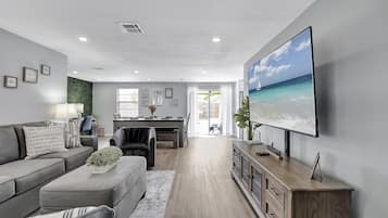 Smart TV, table tennis