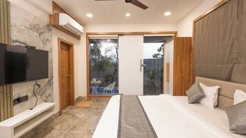 Luxury Suite With Private Pool | Bed sheets