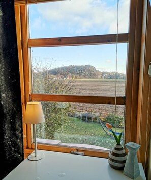 Quarto superior, várias camas, vista para o jardim | Vista para o jardim