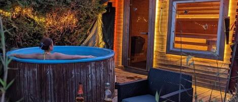 Outdoor spa tub