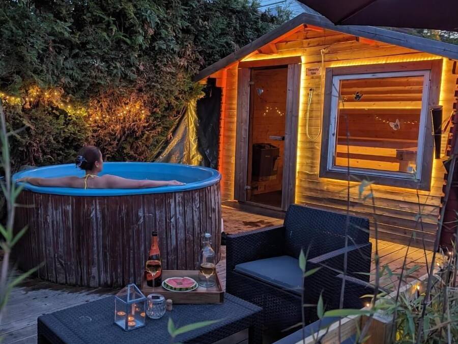 Outdoor spa tub