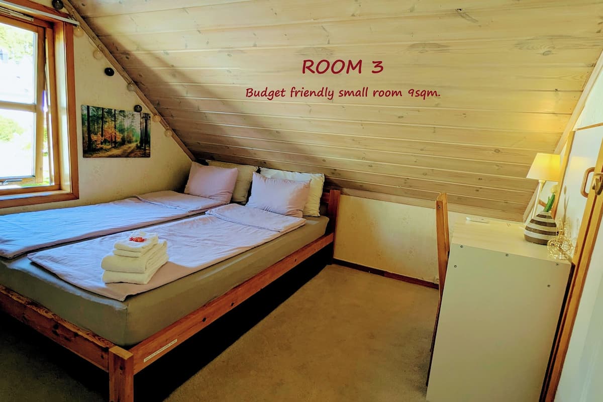 Habitación básica, 1 cama de matrimonio | 1 dormitorio, ropa de cama de alta calidad, decoración individual