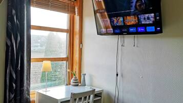 Superior Room, 1 King Bed, Garden View