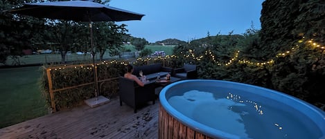 Sauna, hot tub