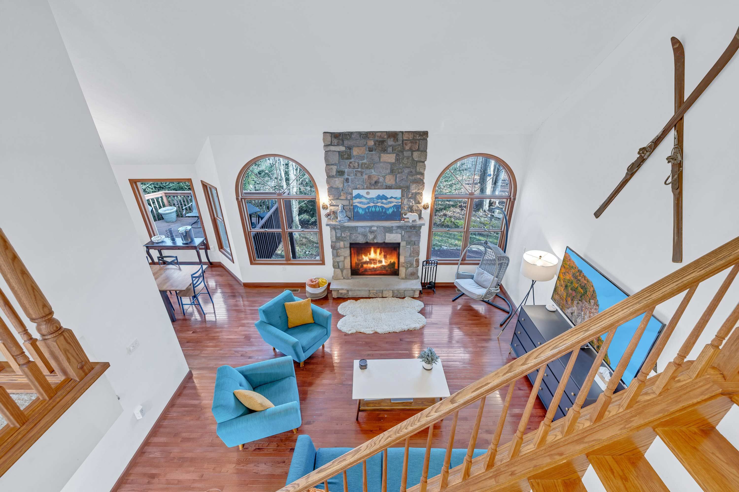 Télévision, cheminée, jeux vidéo, baby-foot