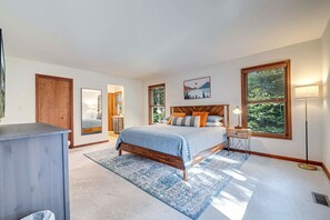 5 Schlafzimmer, Schreibtisch, Bügeleisen/Bügelbrett, WLAN