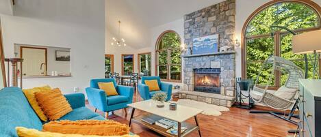 Televisión, chimenea, videojuegos y futbolito