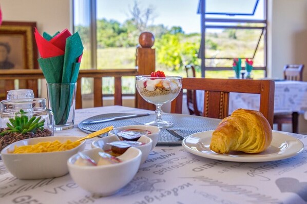 Free daily continental breakfast - Bersig B&B (Knysna)