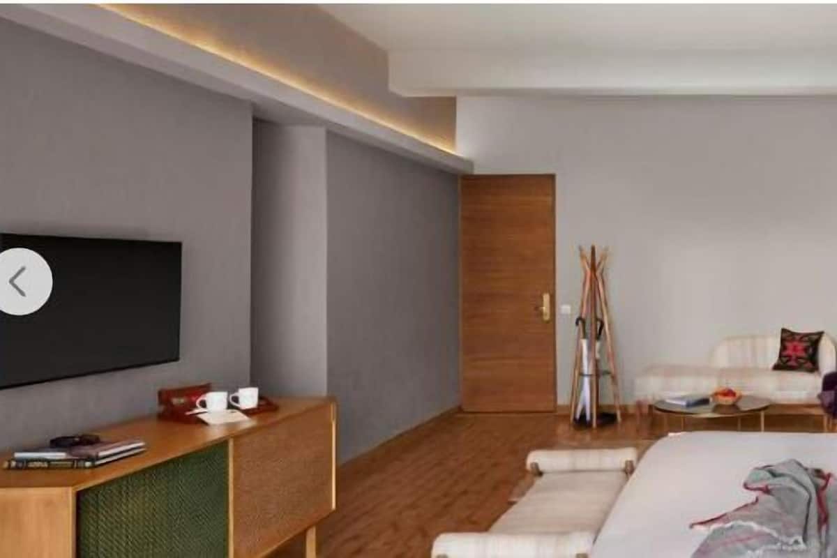 Superior Room, 1 King Bed (Premium Room)