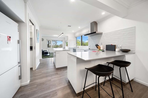 4-Bed Family Home with Spacious Backyard and BBQ