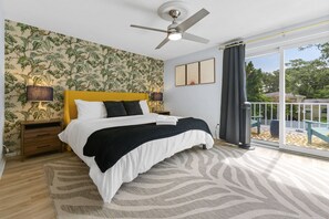 4 chambres, bureau, fer et planche à repasser, lit parapluie