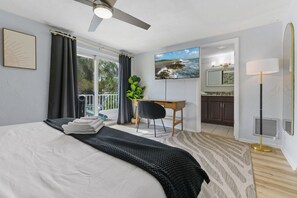 4 camere, una scrivania, ferro/asse da stiro, culla da viaggio