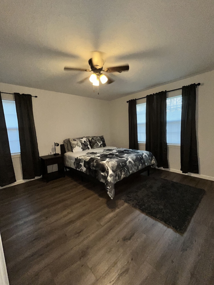 5 mins to Motiva refinery, &1015 mins to Valero, Chevron, & Total