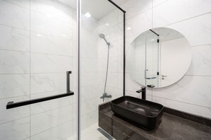 Handtücher, Seife, Toilettenpapier
