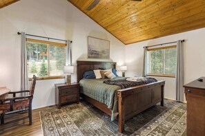 5 bedrooms, desk, iron/ironing board, WiFi