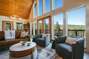 TV, caminetto, studio