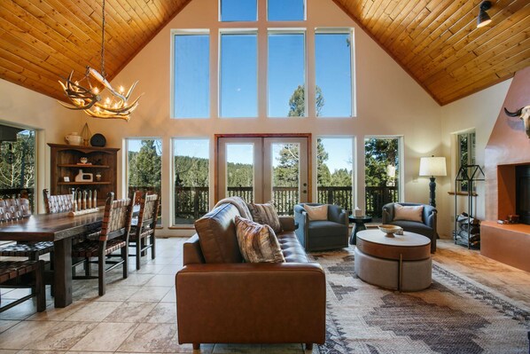 Televisión, chimenea, oficina