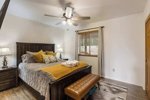 5 bedrooms, desk, iron/ironing board, WiFi - Moonlight Pines by Velo (Angel Fire)