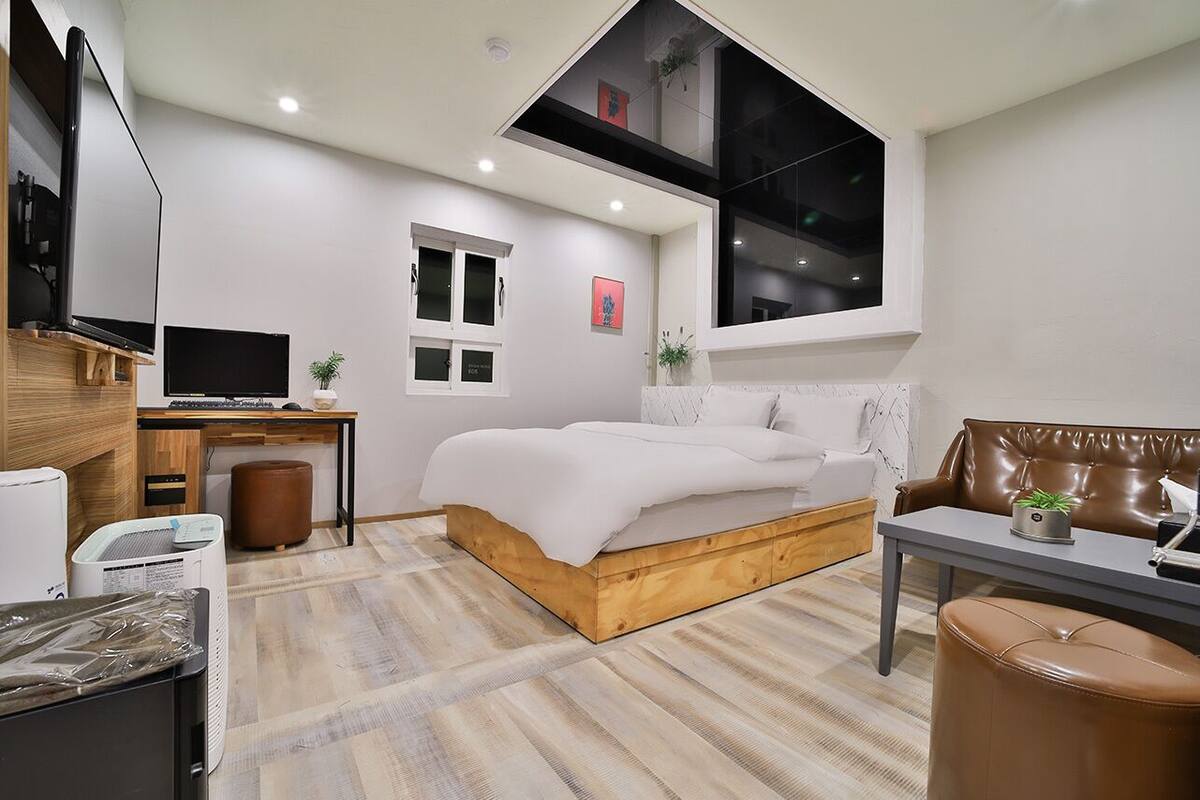Habitación Deluxe | 1 dormitorio, escritorio, wifi gratis y ropa de cama