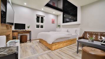 Deluxe Room | 1 bedroom, desk, free WiFi, bed sheets