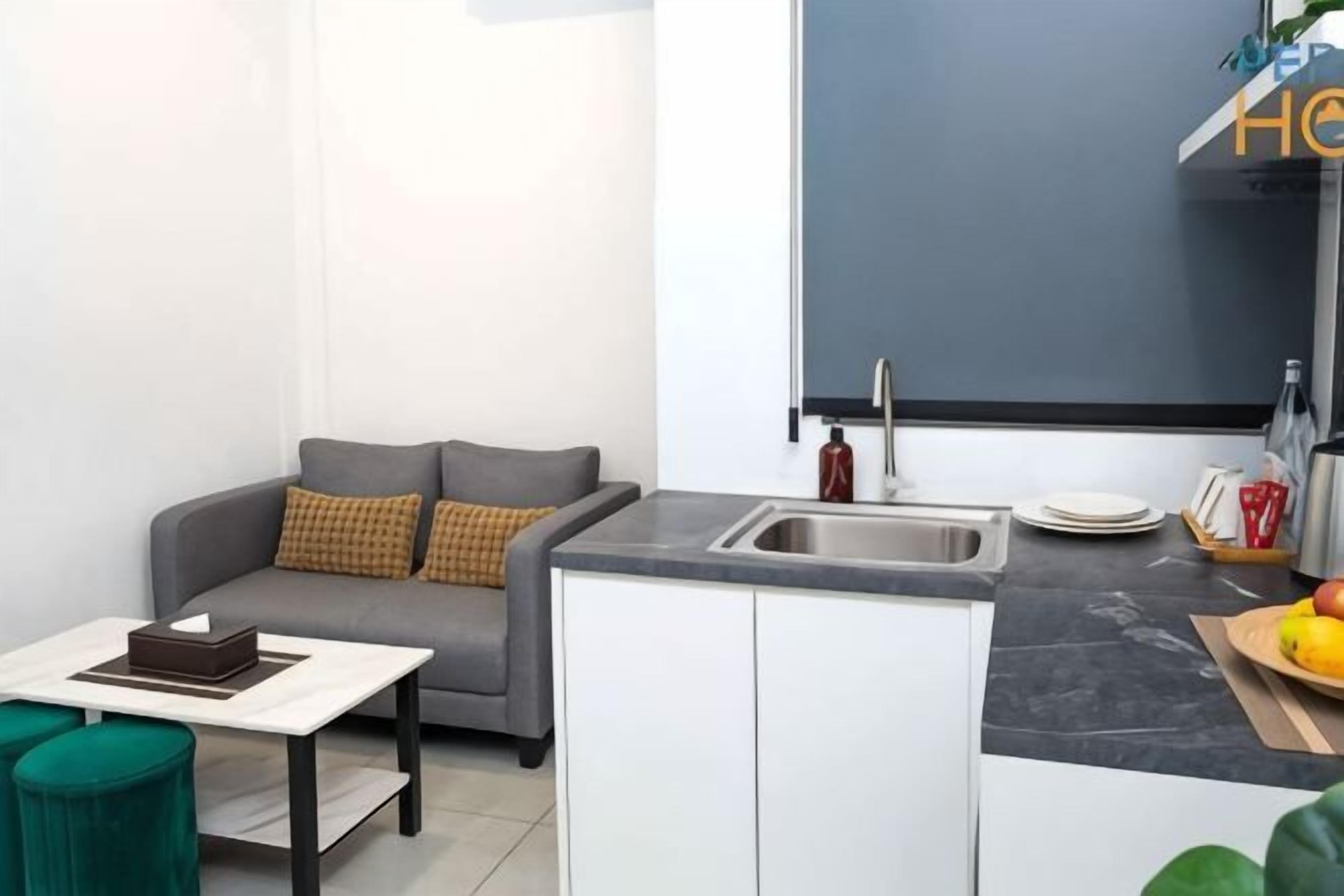Private kitchen | Full-sized fridge