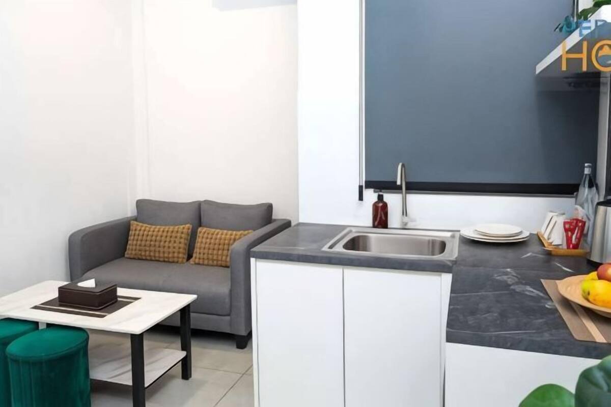 Private kitchen | Full-sized fridge