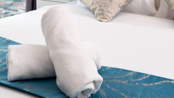 Estudio Deluxe | Escritorio, tabla de planchar con plancha y wifi gratis