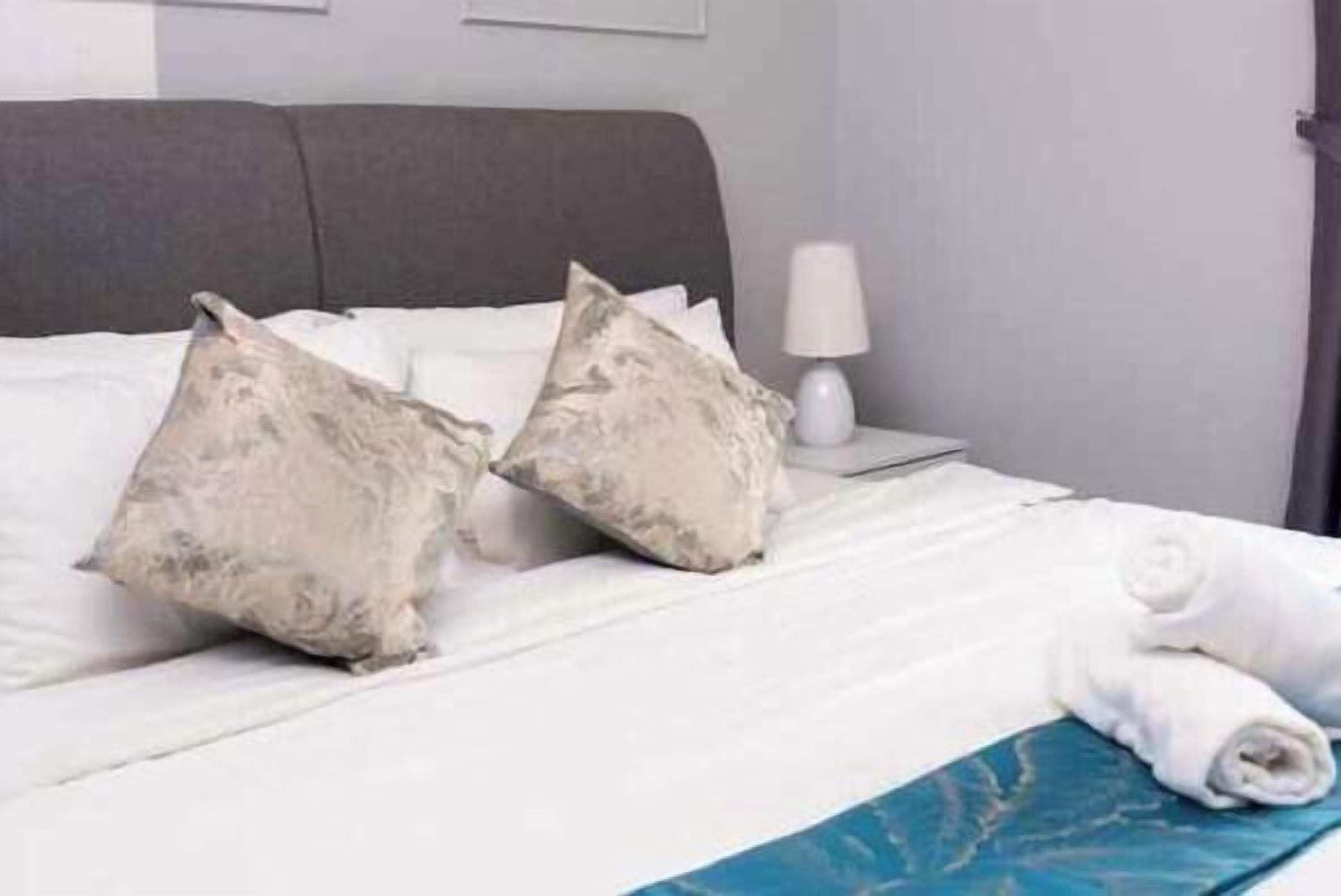 Bàn, bàn ủi/dụng cụ ủi quần áo, truy cập Internet không dây miễn phí 