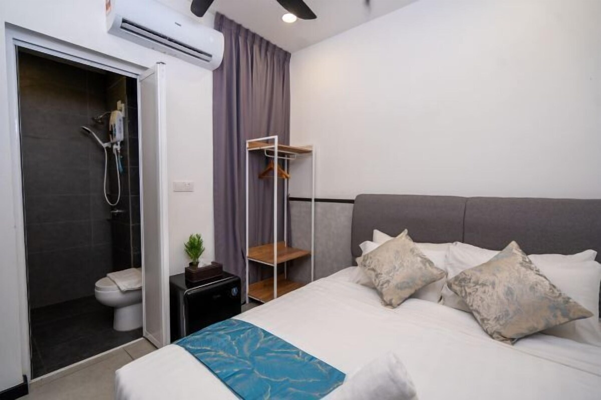 Desk, iron/ironing board, WiFi (free)