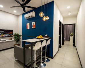 Executive Apartment | Living area | Flat-screen TV - Neu Suites 3rdNvenue by Perfect Host (Kuala Lumpur)