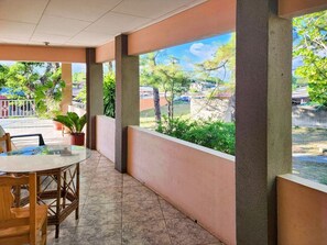 Balcony - Cozy Apartment in the Center of Liberia With Beautiful View and 3 Bedrooms (Liberia)