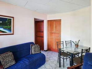 Apartment, 3 Bedrooms, Balcony | Bahagian dalam