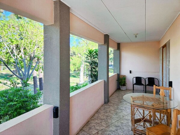 Balcony - Cozy Apartment in the Center of Liberia With Beautiful View and 3 Bedrooms (Liberia)