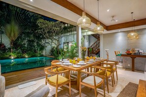 Family dining - Frangipani Villa Merah at Berawa (Canggu)