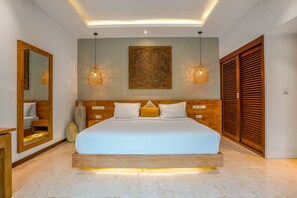 4 bedrooms, minibar, in-room safe, individually decorated - Frangipani Villa Merah at Berawa (Canggu)