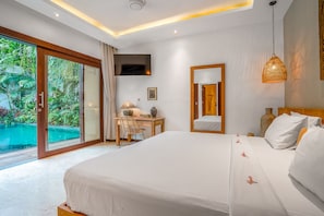 Exclusive Villa, 4 Bedrooms, Private Pool, Pool View - Frangipani Villa Merah at Berawa (Canggu)