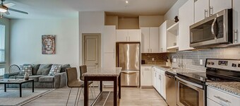 ★ Upscale 1 BR King Bed ★ Ideal for longer stays