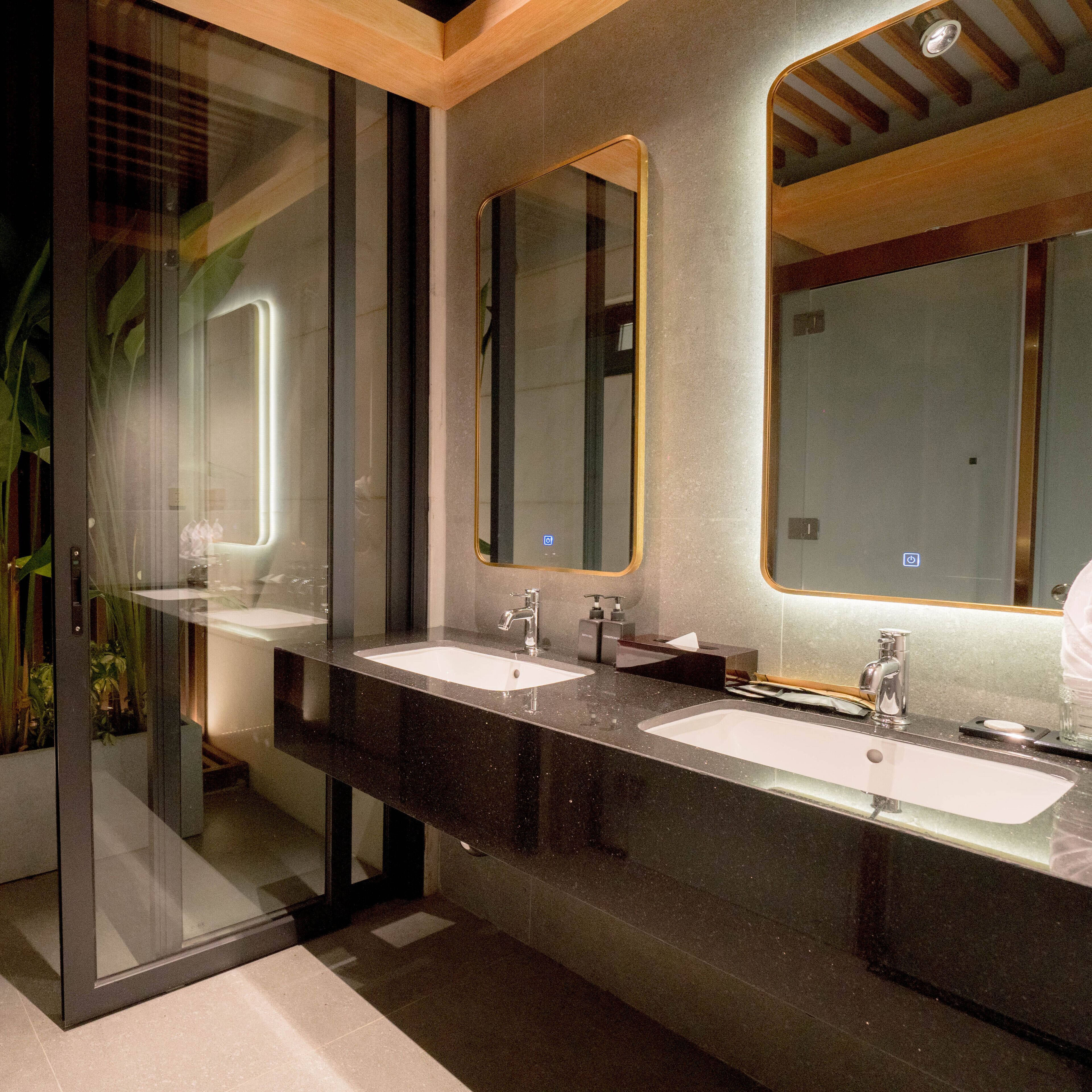 Signature Villa | Bathroom | Deep soaking tub, rainfall showerhead, free toiletries, hair dryer