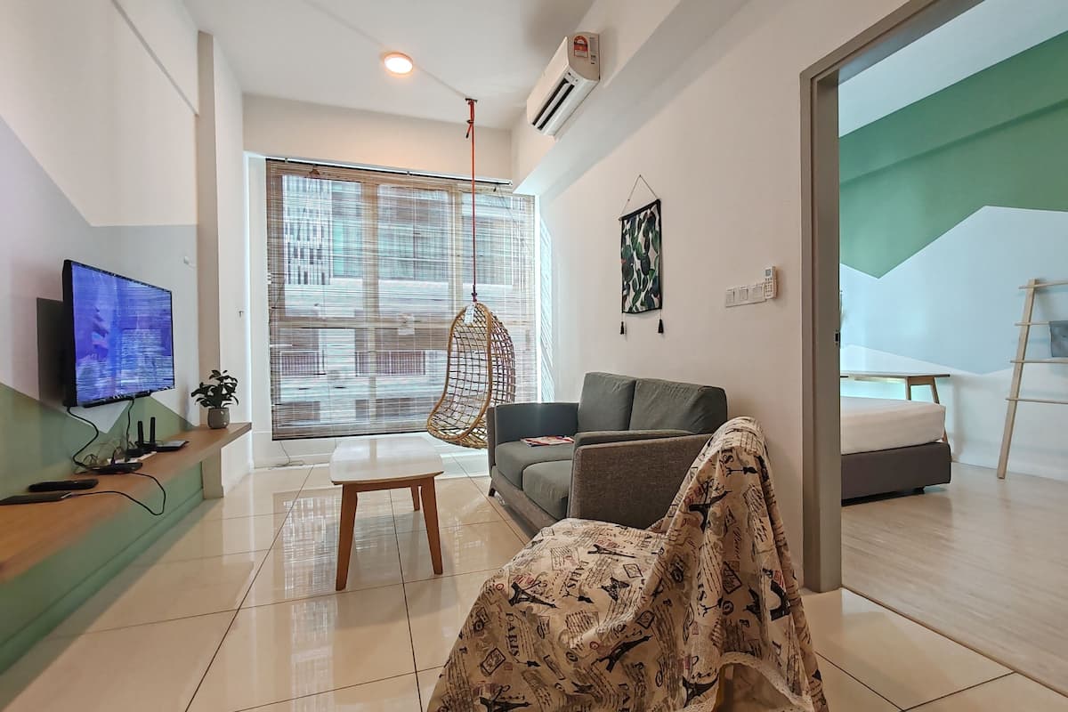 Apartamento familiar | 2 dormitorios, decoración individual, escritorio y cortinas opacas