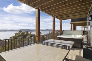 Bañera de hidromasaje al aire libre